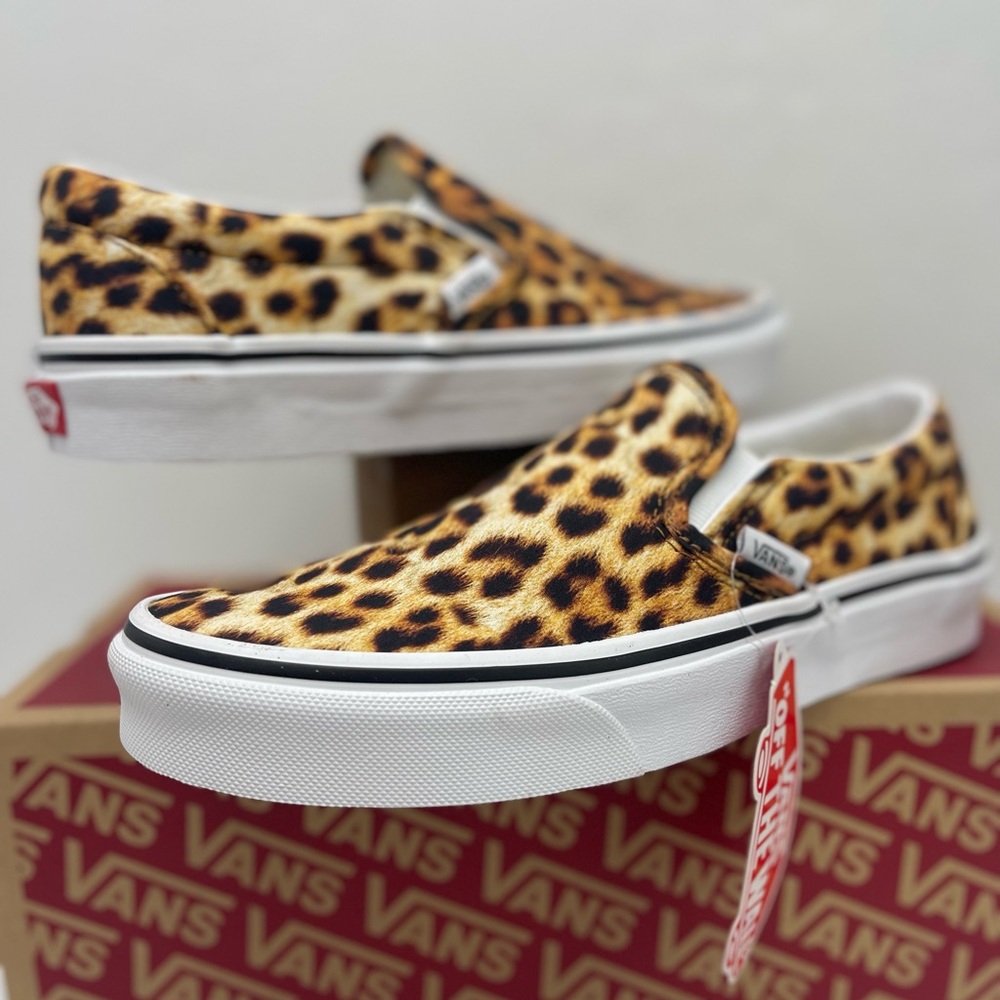 Vans WMNS Slip-On Shoes Classic
(Leopard print) Black/True white
VN0A5AO8316 - Picture 10 of 16